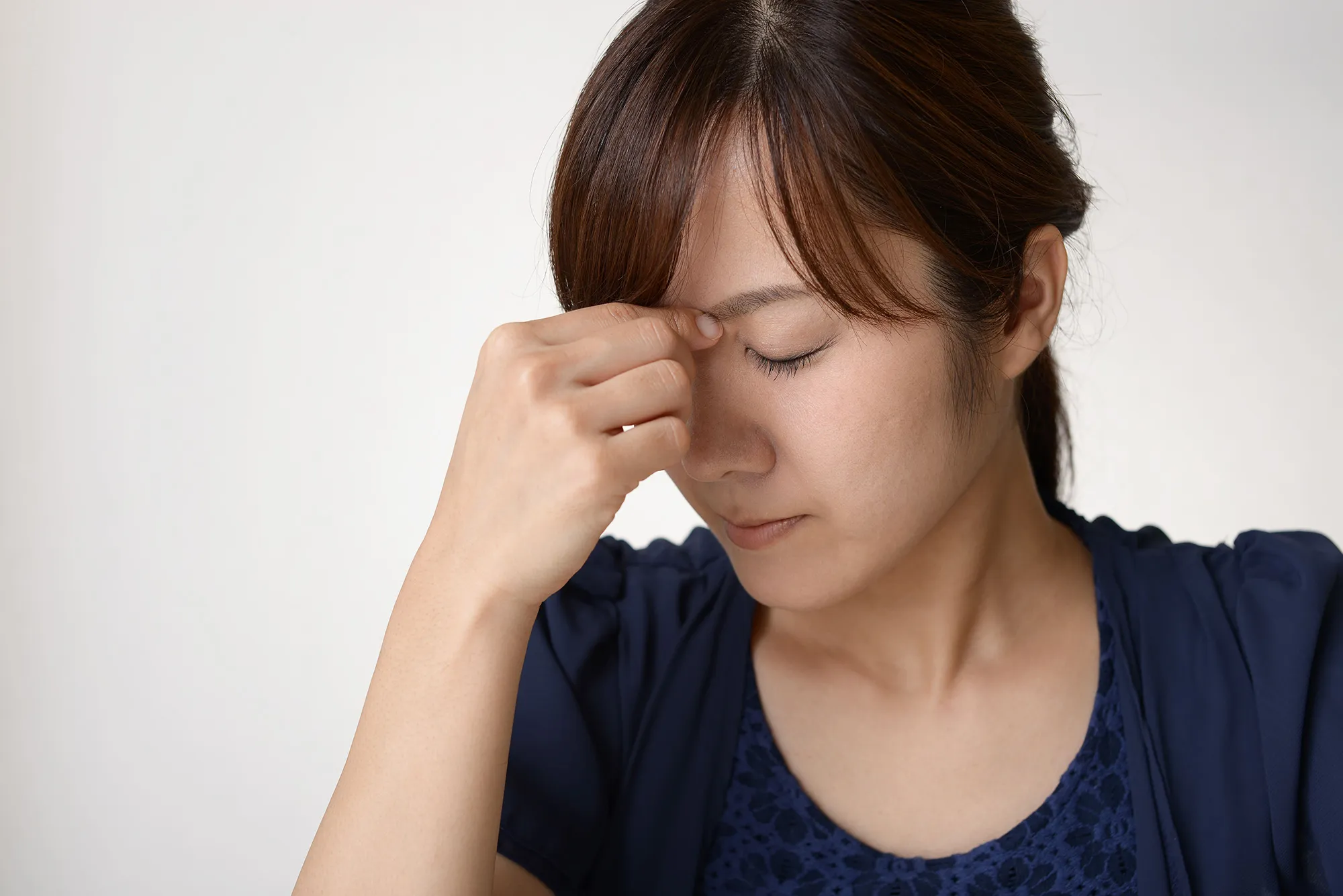 カラコンで目が乾く理由と対処法!乾燥しないカラコンはある?