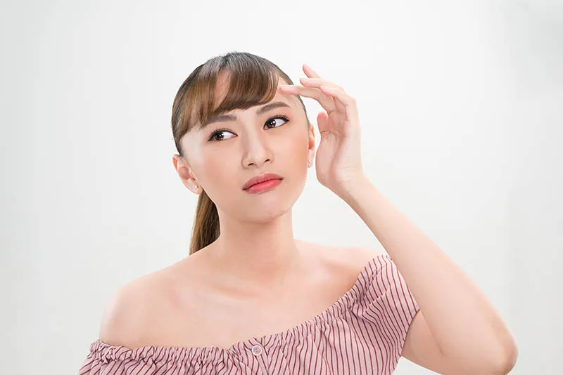 カラコンは怖い?安全な使い方や不自然に見えない方法を解説。